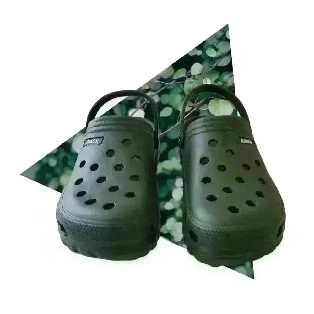 Amoji Unisex Classic Clogs Size 9.5